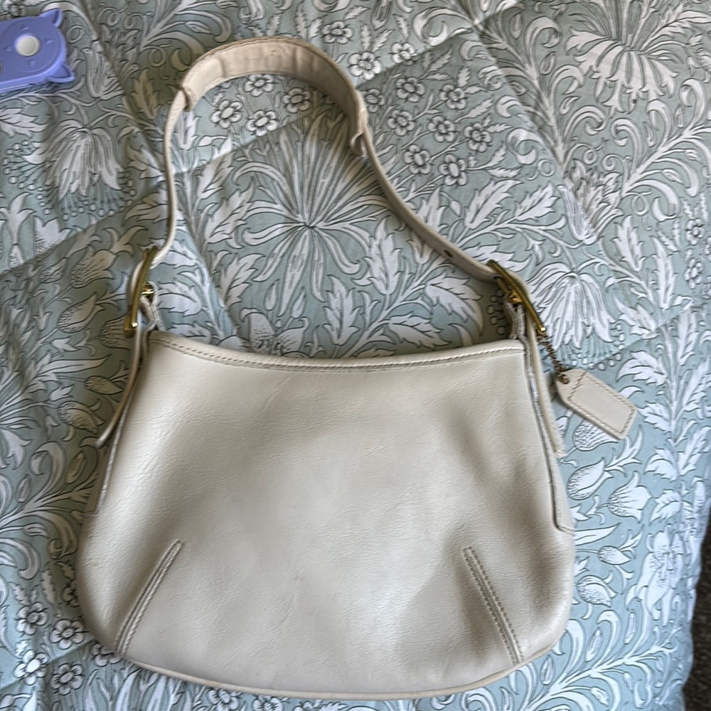 Elegant Cream Leather Coach Shoulder Bag